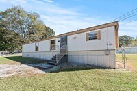 Building Photo - Updated 2BR/1BA Trailer in Muscle Shoals –...