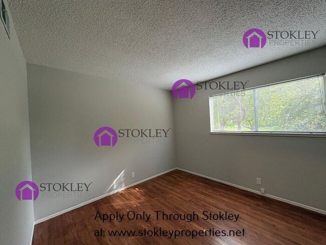 Building Photo - 1613 Lynwood Dr