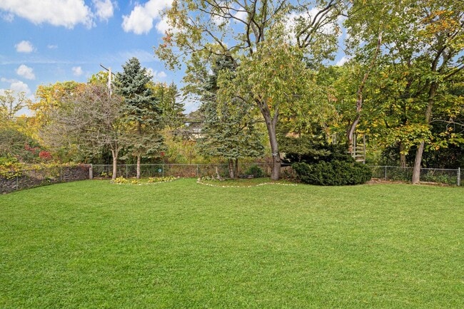 Building Photo - 4400 Valley Rd