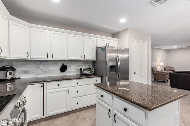 Building Photo - 9696 E Sheena Dr