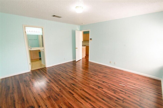 Building Photo - 9705 Dalewood Dr