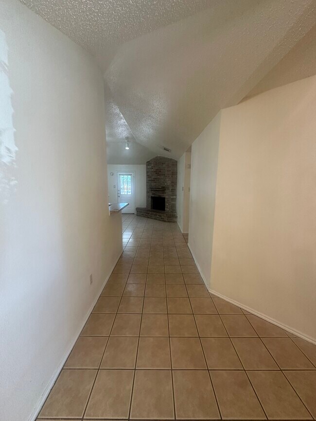 Building Photo - 9515 Brook Green