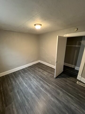 Building Photo - 1031 W 33rd St