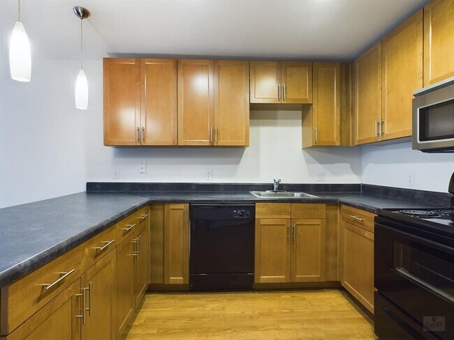 Building Photo - 711 W 32nd St