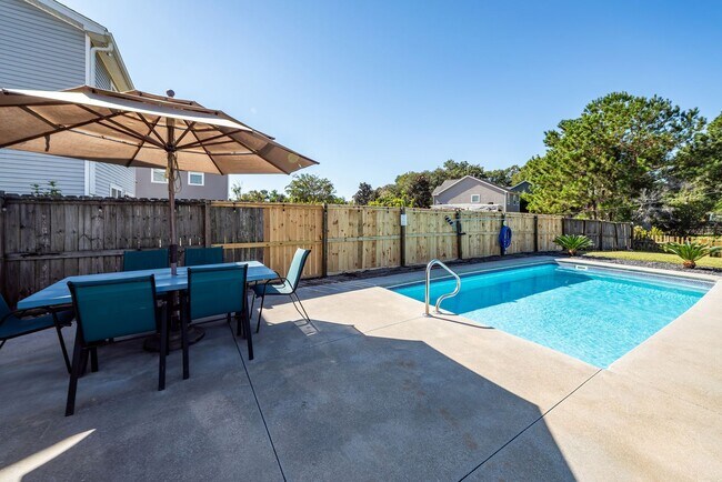 Building Photo - 4 Bedroom, 2.5 Bathroom Home in Brownswood...