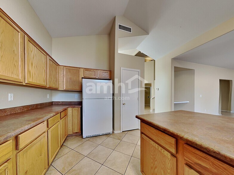 Building Photo - 1843 S 105th Dr