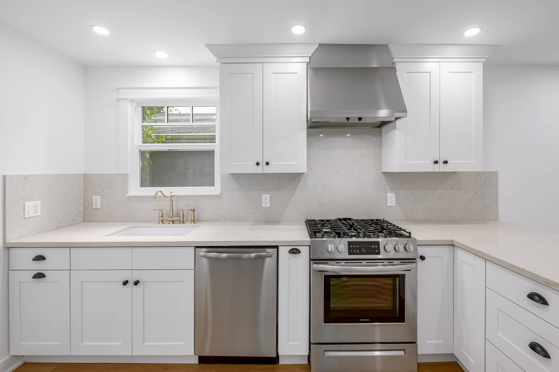 Building Photo - 1425 Cabrillo Ave