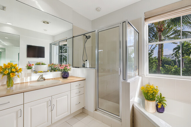 Building Photo - 1394 Harbor View W