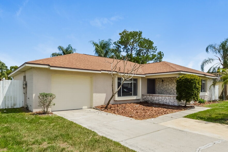 Building Photo - 426 Iowa Woods Cir E
