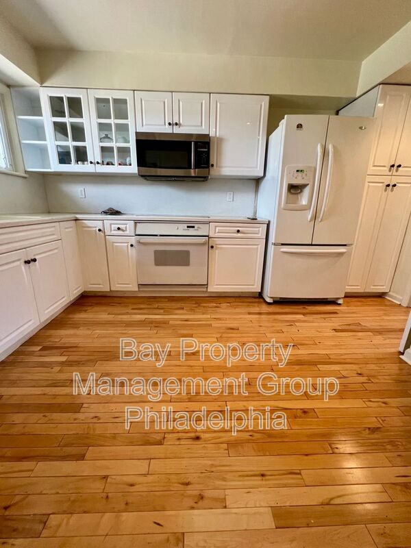 Building Photo - 303 Hedgerow Ln