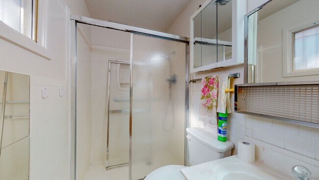 Building Photo - NORTH VALLEY 3 Bedroom  2 Bath