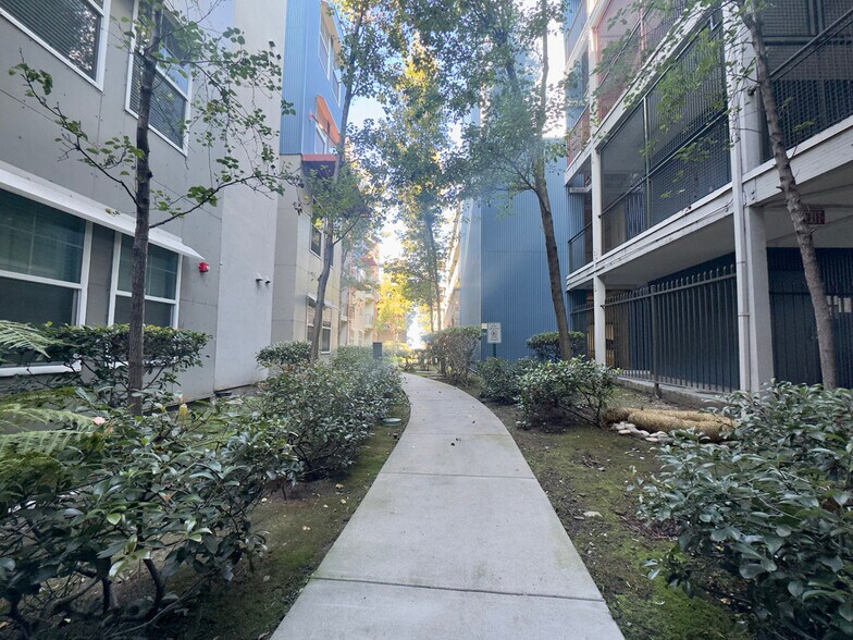 Building Photo - 1121 40th St