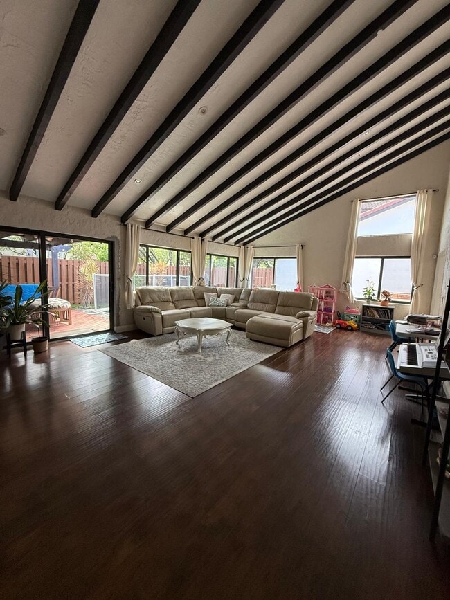 Building Photo - 1988 Sacramento