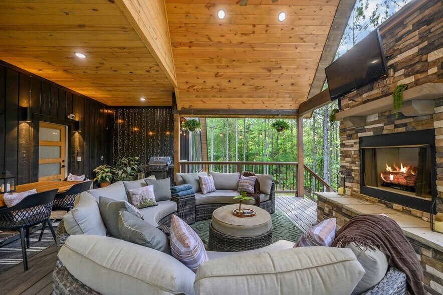 Building Photo - 436 Hochapine Trl