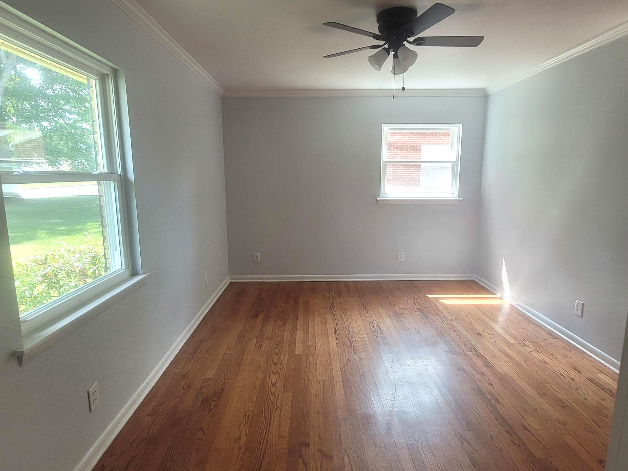 Building Photo - 2021 Greenbrier Rd
