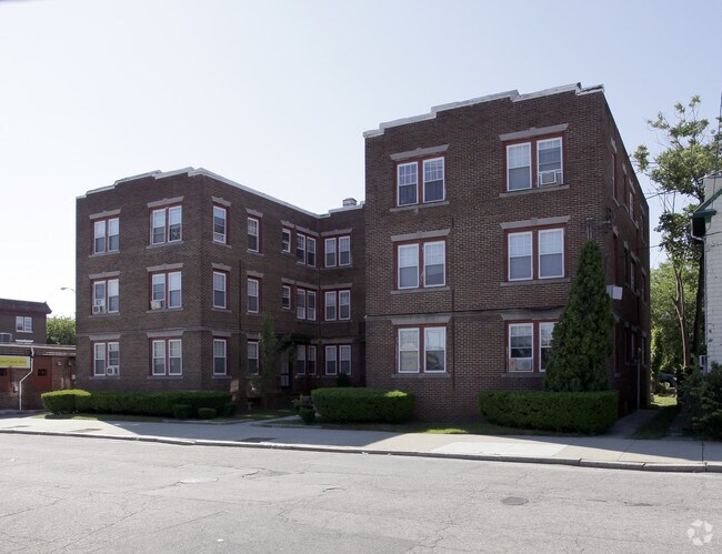 Building Photo - 266 Adelaide Ave