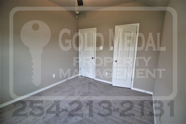 Building Photo - Charming 3-bed, 2-bath home now available ...