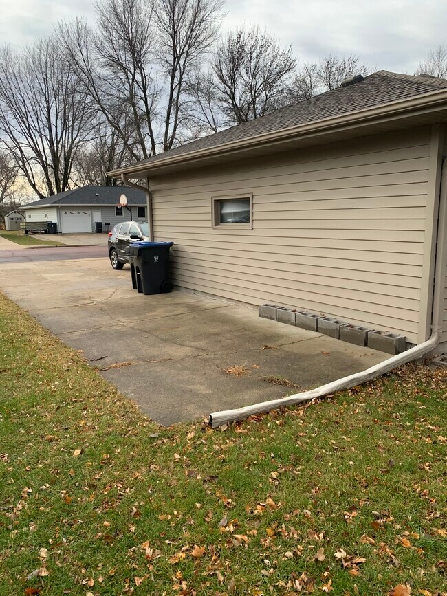 Building Photo - 108 Meadow Ln