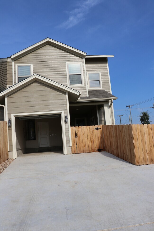 Building Photo - 748 Westfield Blvd
