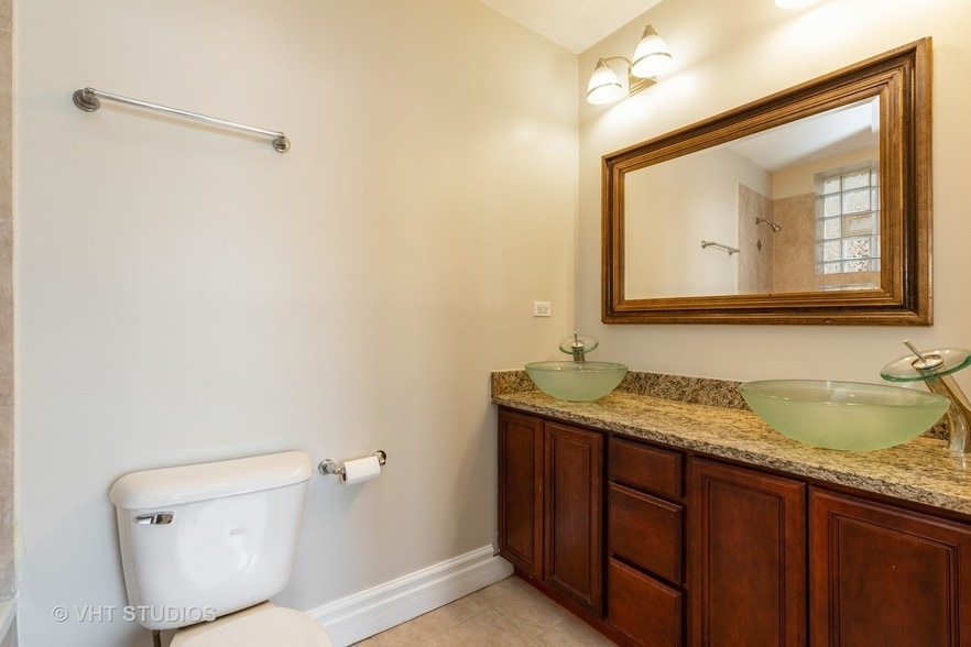 master bathroom - 4847 S Vincennes Ave