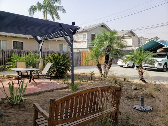 Building Photo - 479 Gaviota Ave