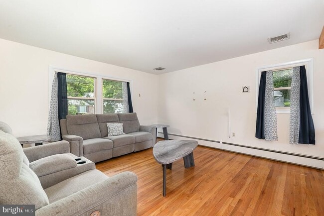 Building Photo - 302 Hickory Hill Terrace