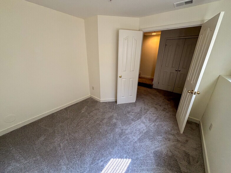 Building Photo - 1211 Pear Blossum Ct