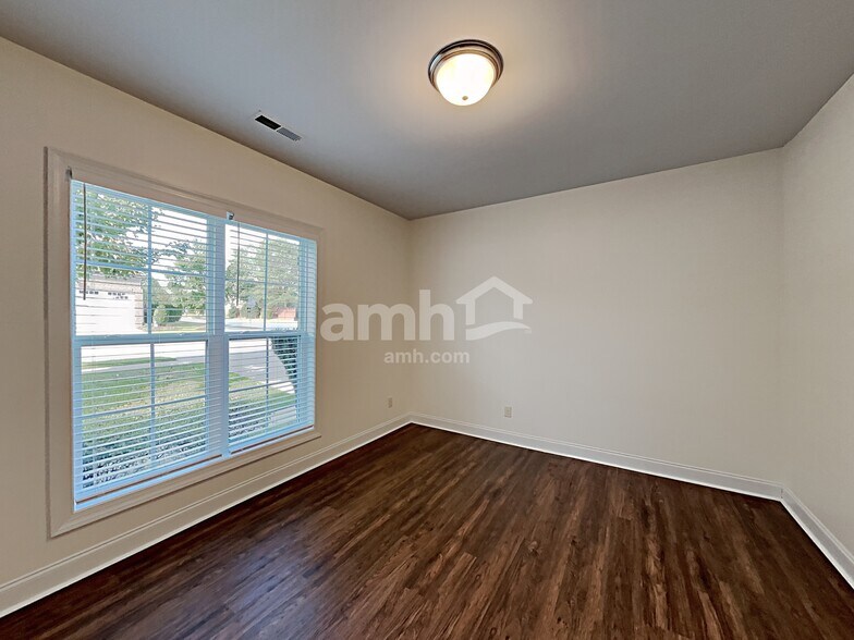 Building Photo - 756 Varina Ln