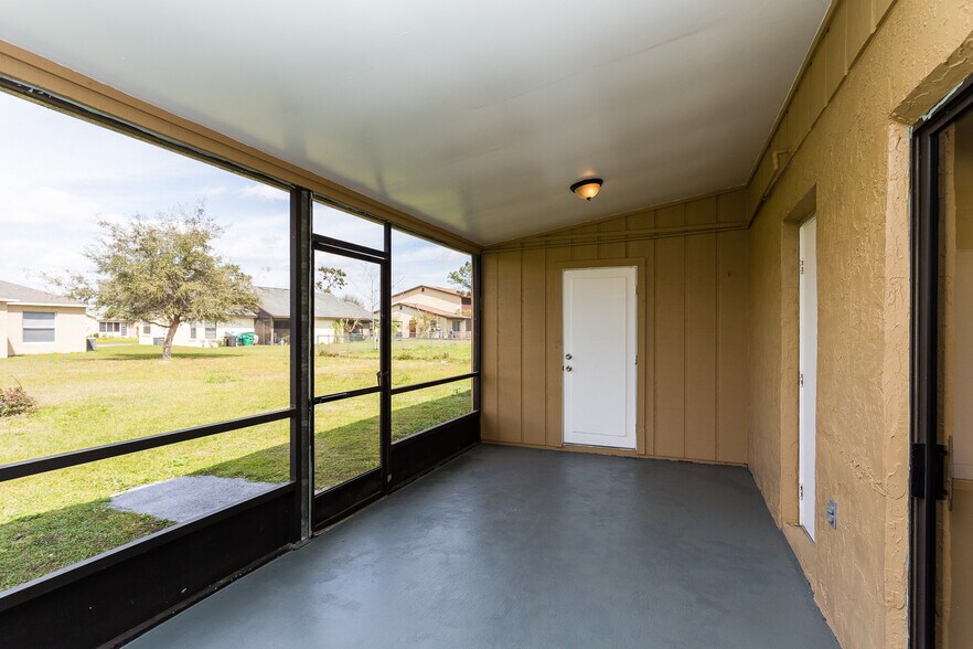 Building Photo - 605 Royalty Ct