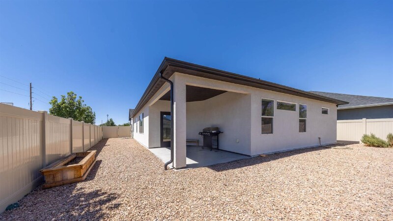 Building Photo - 450 Fox Meadows Ct