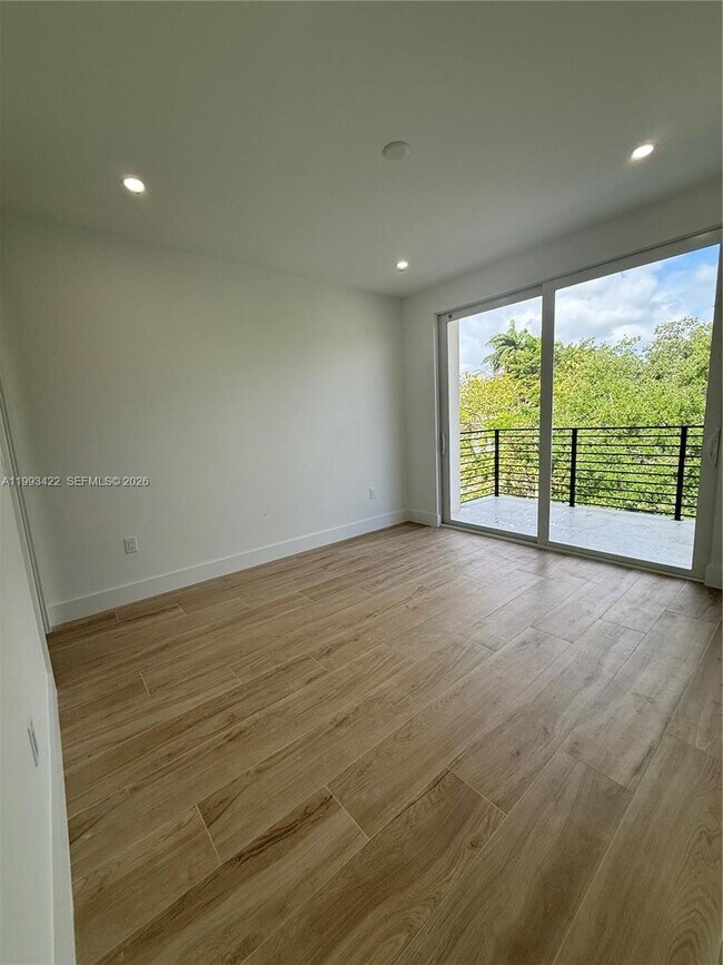 Building Photo - 1981 SW 33rd Ave