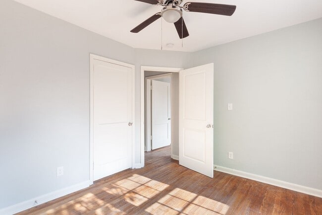 Building Photo - Spacious 3bd/2ba On Quiet Street Minutes F...