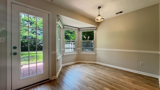 Building Photo - 5568 Annandale Dr
