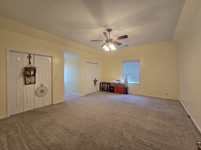Building Photo - 232 Pebble Glen Dr
