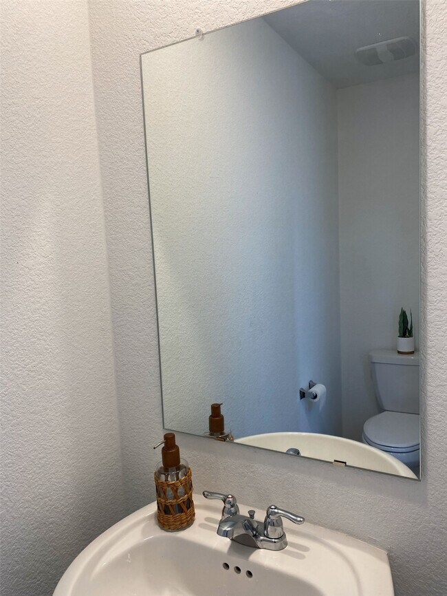 Building Photo - 252 Tugboat Annie Wy