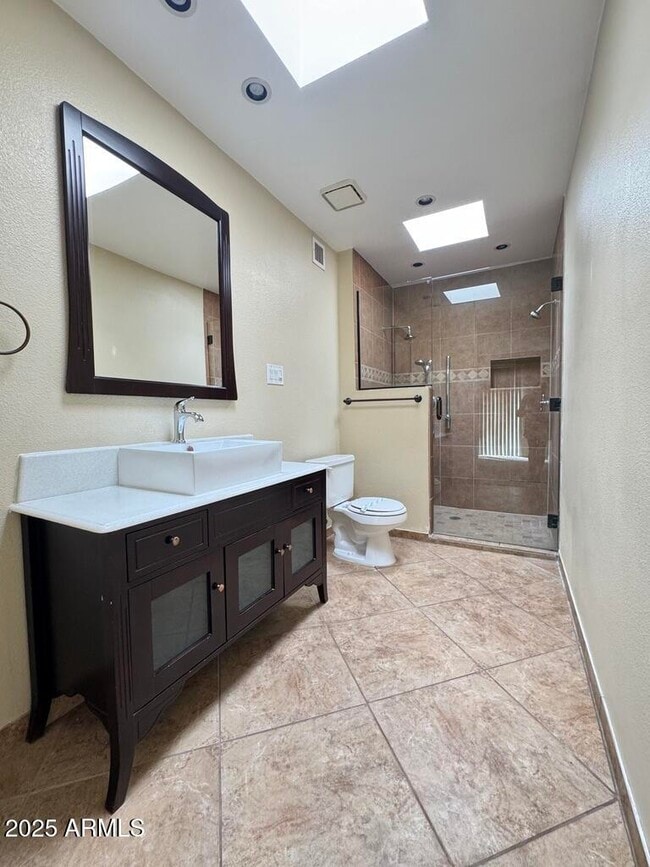 Building Photo - 546 S Allred Dr