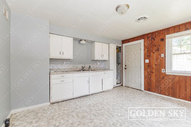 Building Photo - 3120 S Monroe St