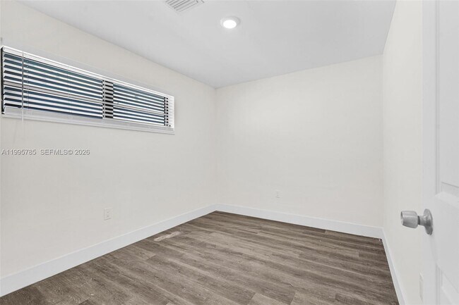 Building Photo - 1730 Acapulco Dr