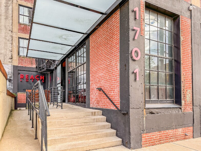 Primary Photo - 1701 Tulip St