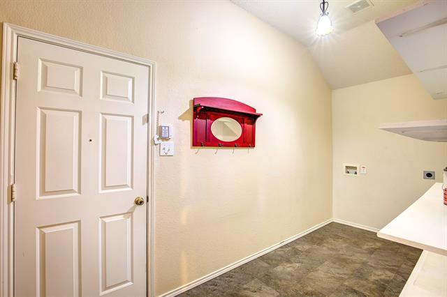 Building Photo - 5713 Meadows Way