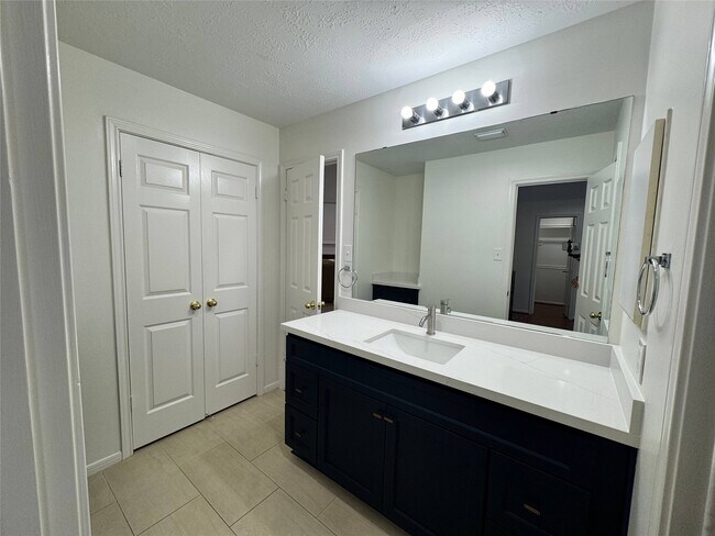 Building Photo - 1718 Berkoff Dr