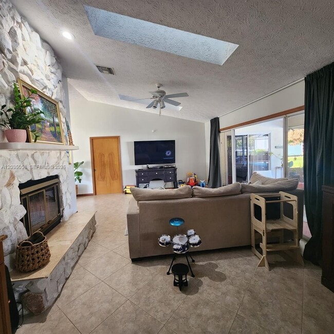 Building Photo - 6101 Palmetto Dr