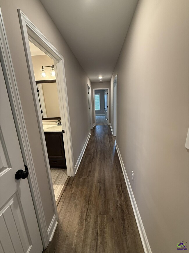 Building Photo - 313 Creek Ridge Dr