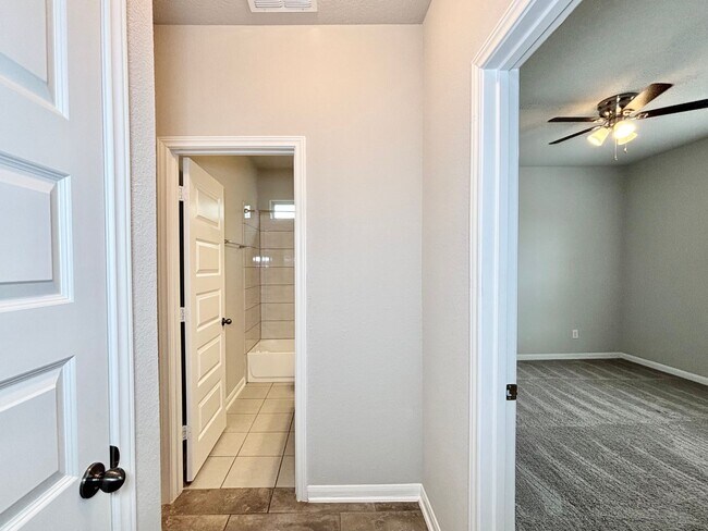 Building Photo - 4 Bedroom Home with Pool in Kinder Ranch!
