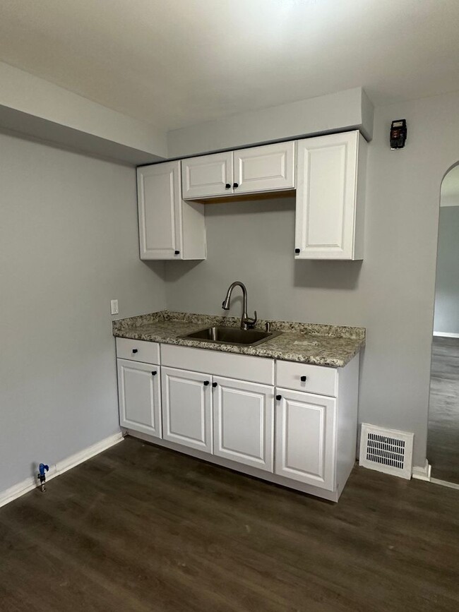 Building Photo - Maple Heights Single Home