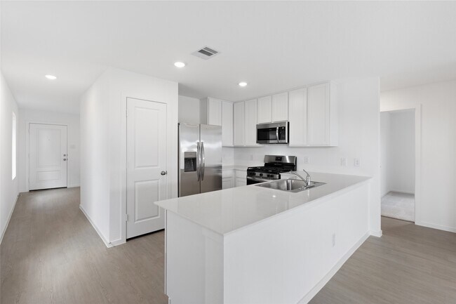 Building Photo - 16854 Great Highlands Dr