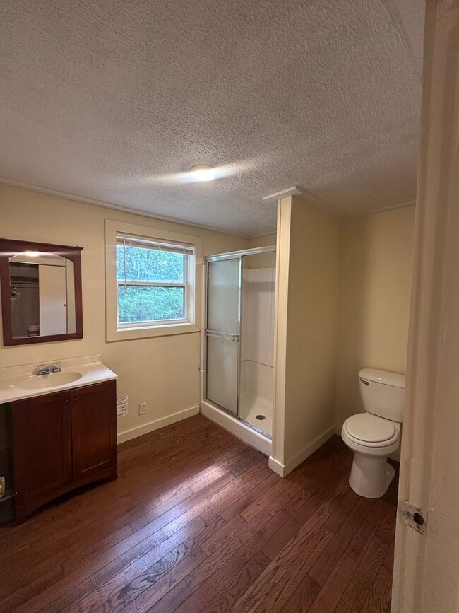 Building Photo - Private ranch with spacious yard! Can accommodate 5 bedrooms!