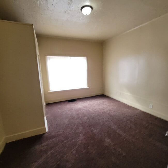 Building Photo - Near Southside 3BR House w/Garage!