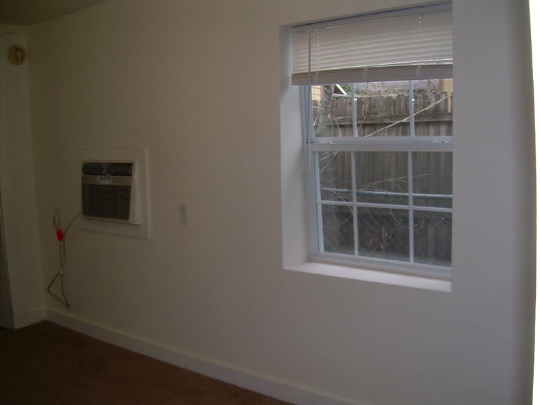 Building Photo - 803 Parkview Ave