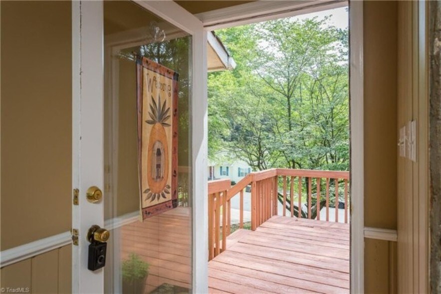 Building Photo - 204 Brambleton Ct